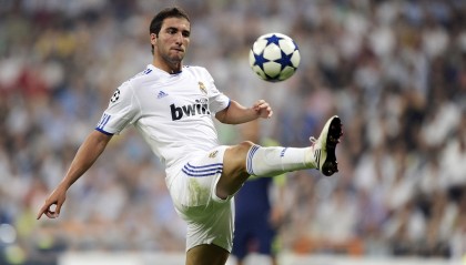 爱游戏app下载-【比赛策略】如何布置攻守转换？顶尖运动员的战术揭秘，足球攻守转换的战术要求