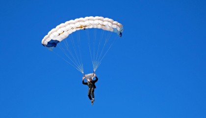 AYX SPORTS-体育界焦点：足球明星对决势不可挡，足球明星视频