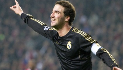 爱游戏娱乐-奥尔莫转会至曼联，奥尔默转会莱比锡